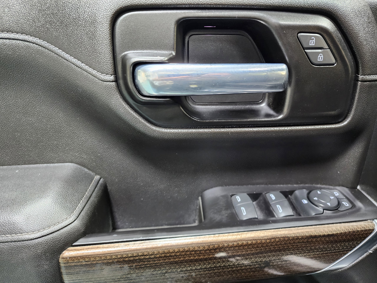 Used 2020 Chevrolet Silverado 1500 LT Trail Boss image 18