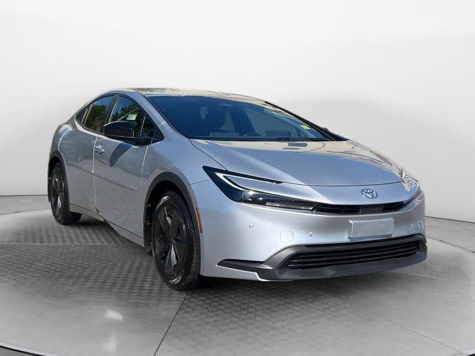 Used 2025 Toyota Prius LE FWD image 1