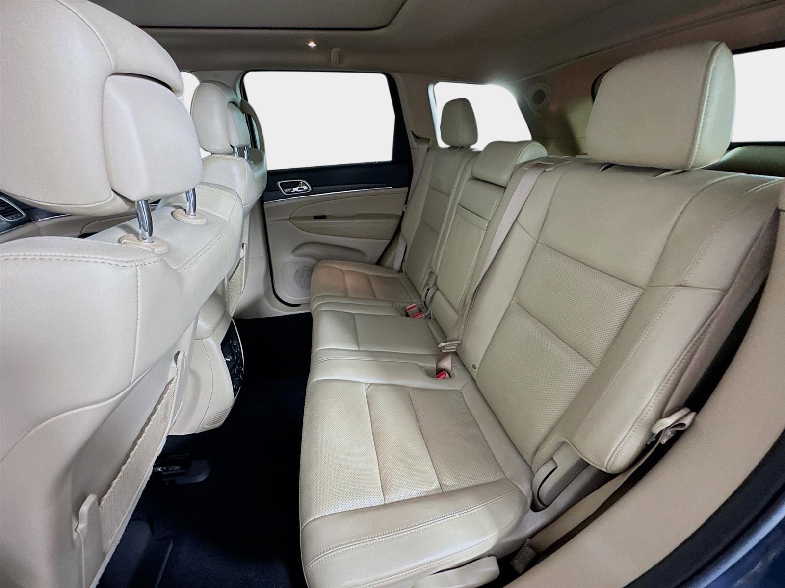 Used 2021 Jeep Grand Cherokee Limited w/ Luxury Group II image 24