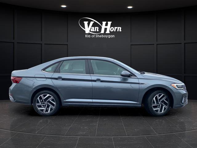 Used 2024 Volkswagen Jetta SEL FWD image 2