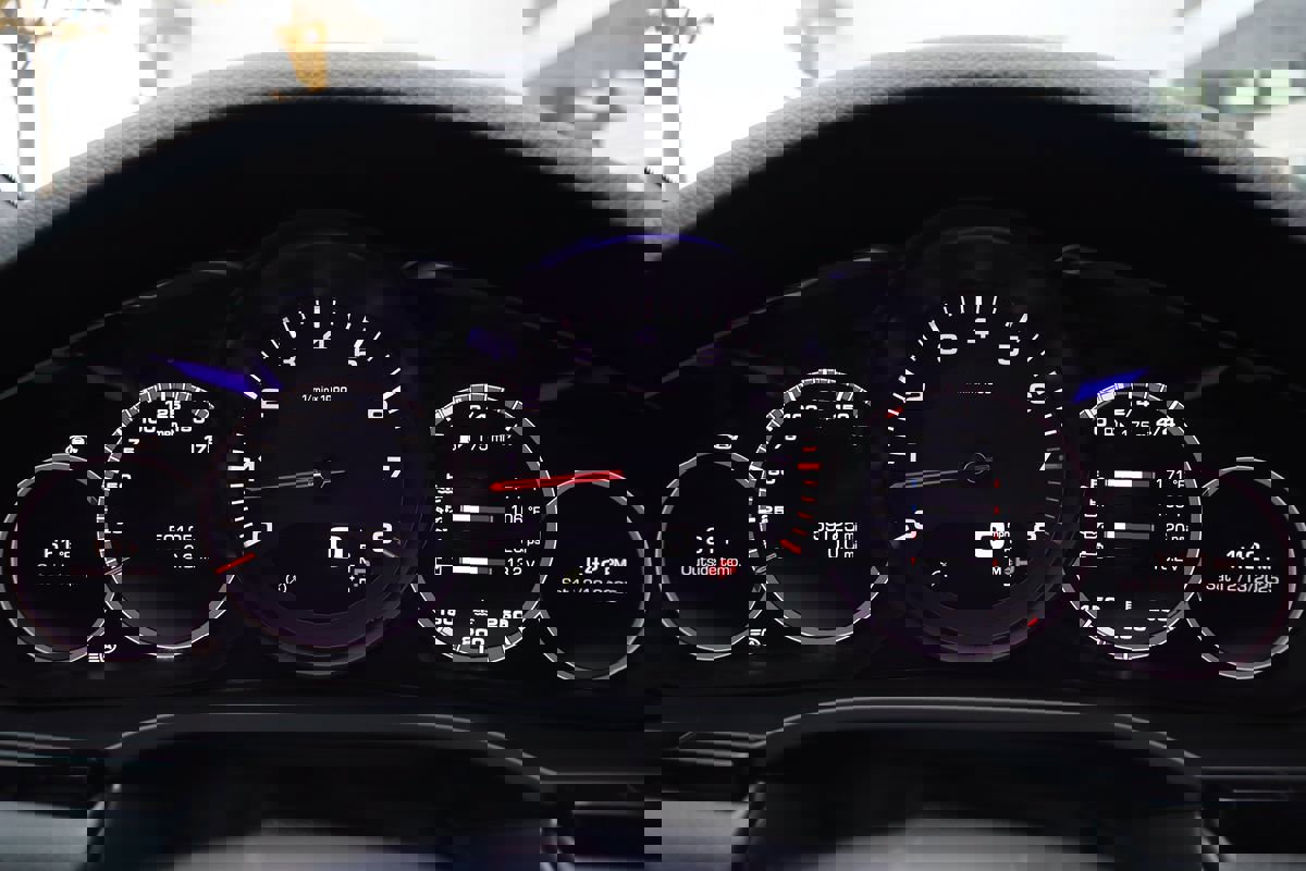 Used 2021 Porsche Cayenne Coupe image 18