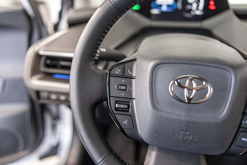 Used 2026 Toyota Prius XLE FWD image 23