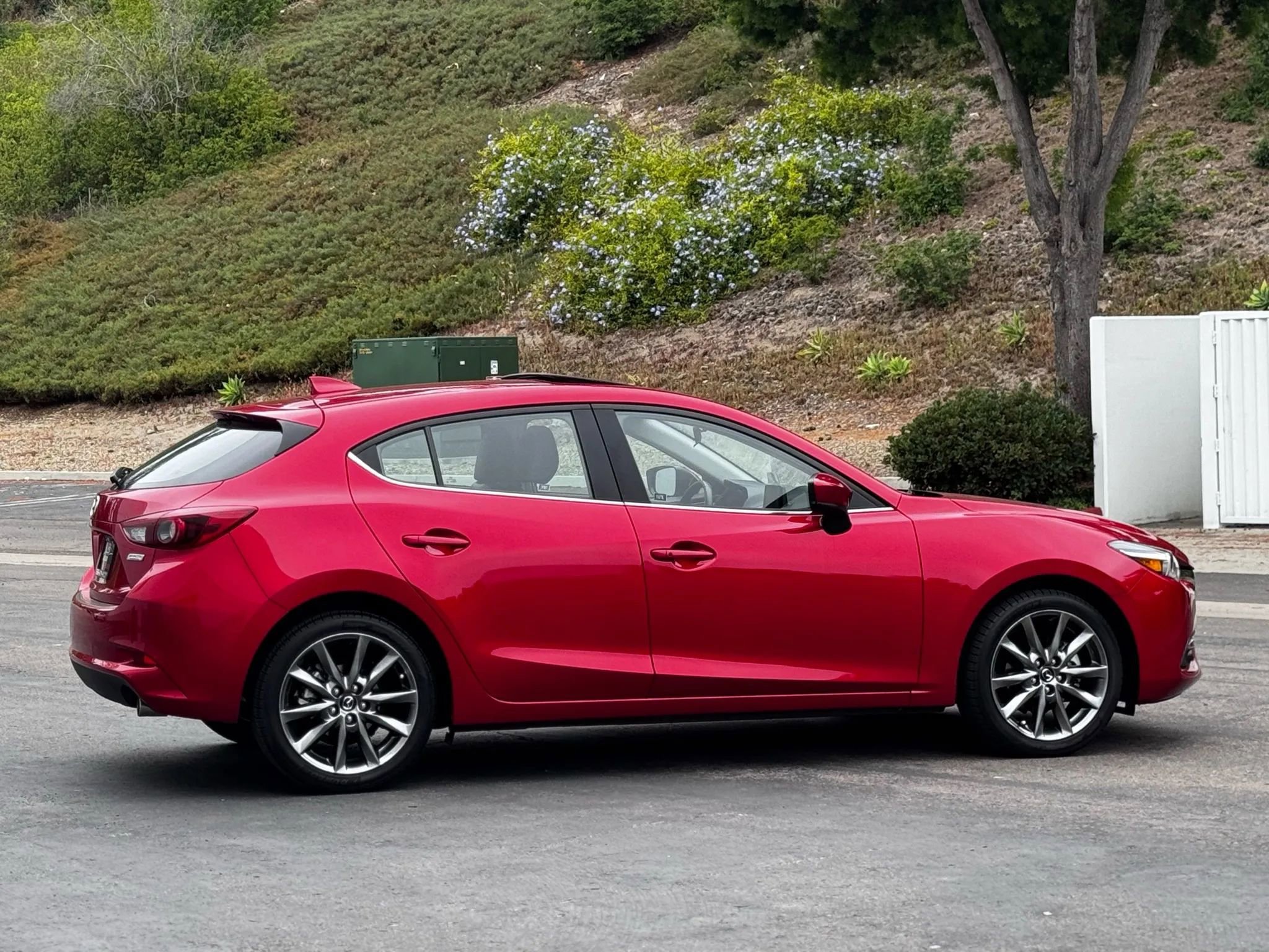 Used 2018 MAZDA MAZDA3 Grand Touring image 17