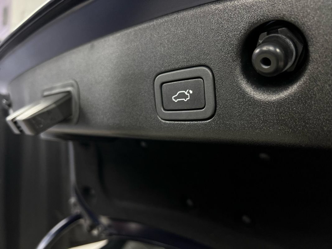 Used 2015 Jaguar XJ AWD/4WD image 39