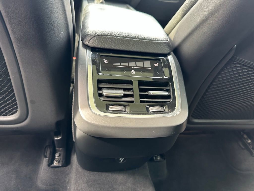 Used 2019 Volvo XC60 T5 Inscription image 24