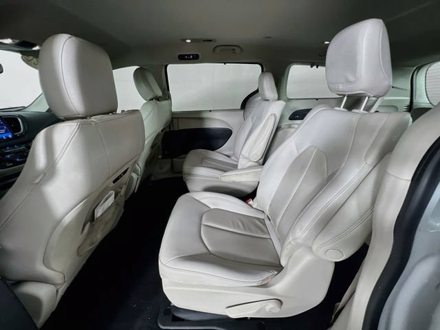 Used 2021 Chrysler Pacifica Touring-L FWD image 24