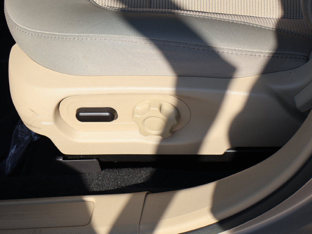 Used 2017 Ford Taurus SEL FWD image 22