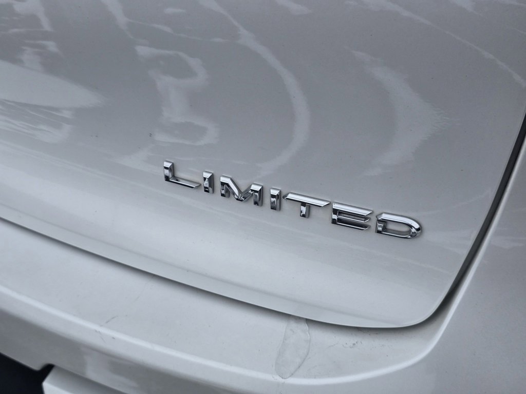 Used 2023 Toyota Crown Limited image 12