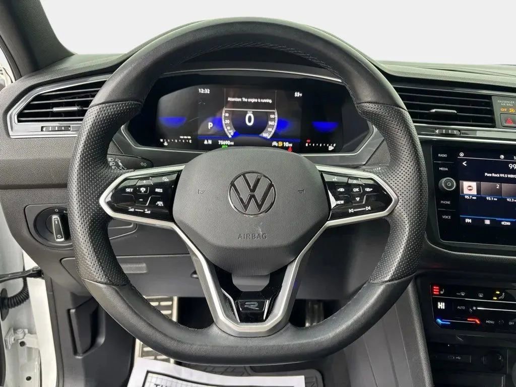 Used 2024 Volkswagen Tiguan SE R-Line image 10