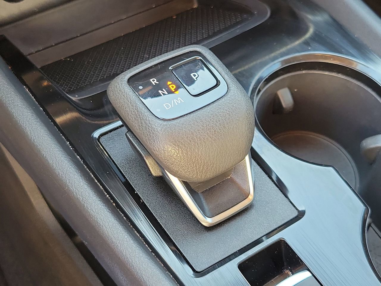 Used 2025 Nissan Rogue SV image 27