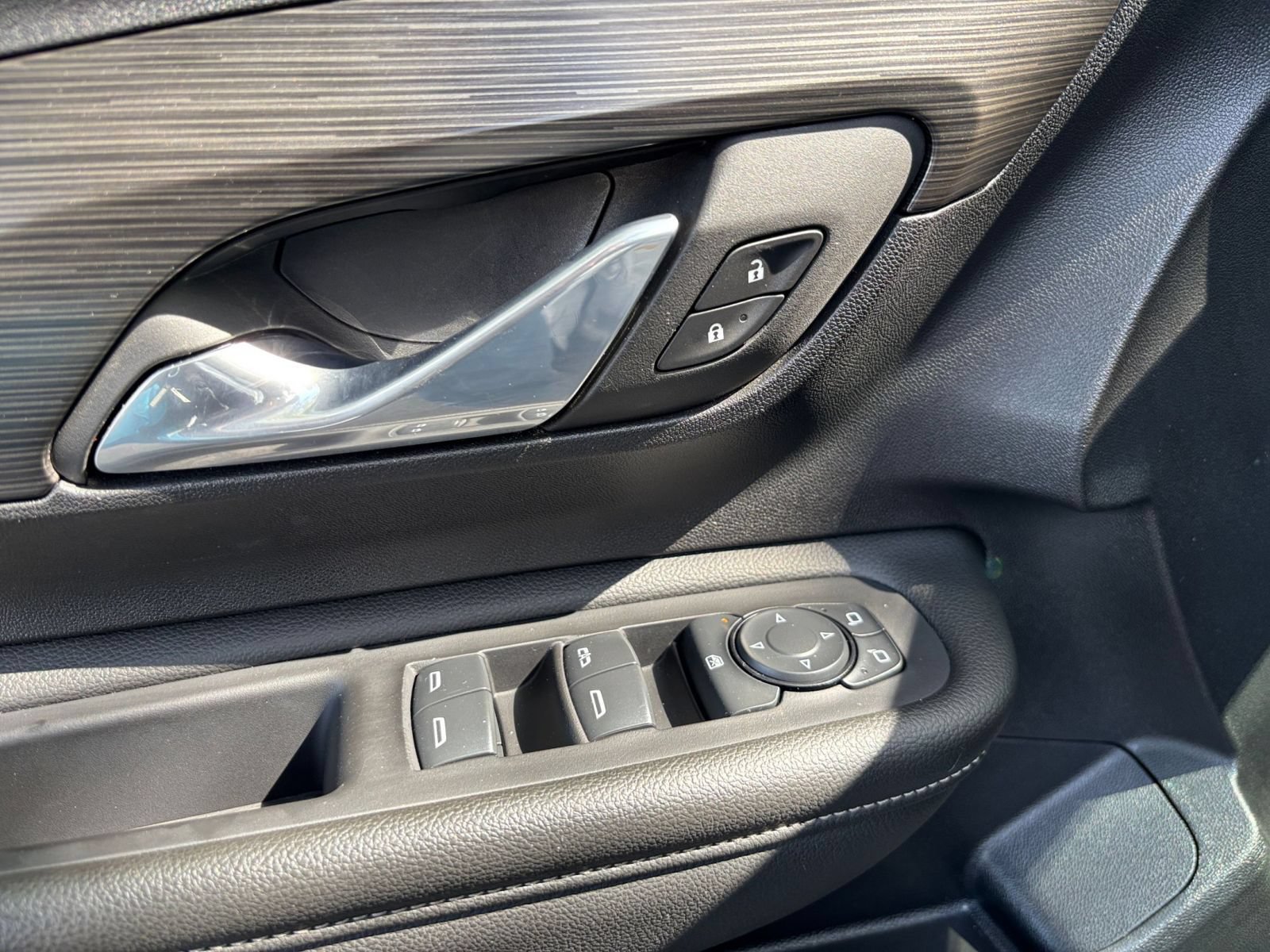 Used 2024 GMC Terrain SLE FWD image 18