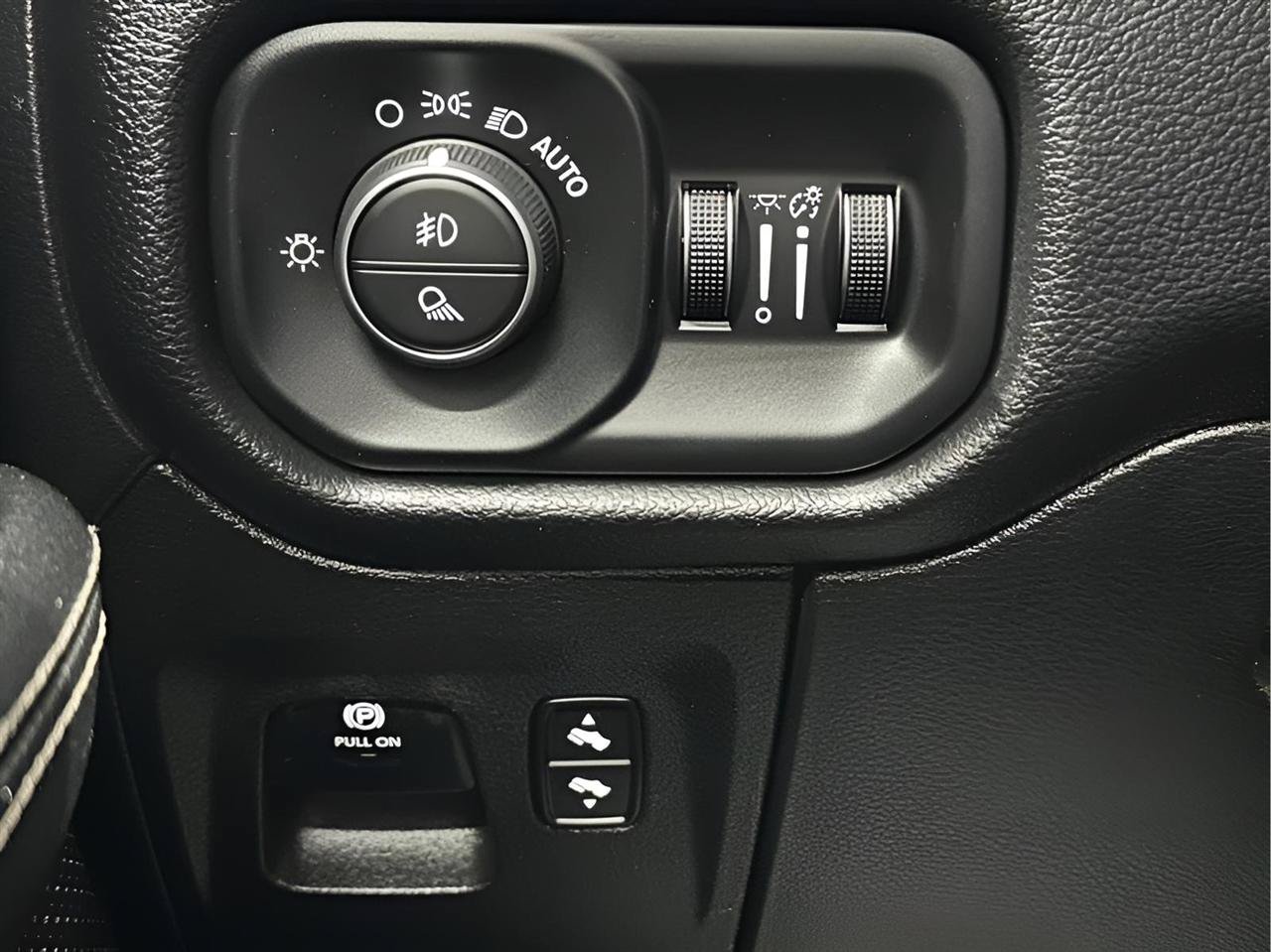 Used 2020 RAM 1500 Laramie w/ Sport Appearance Package AWD/4WD image 16