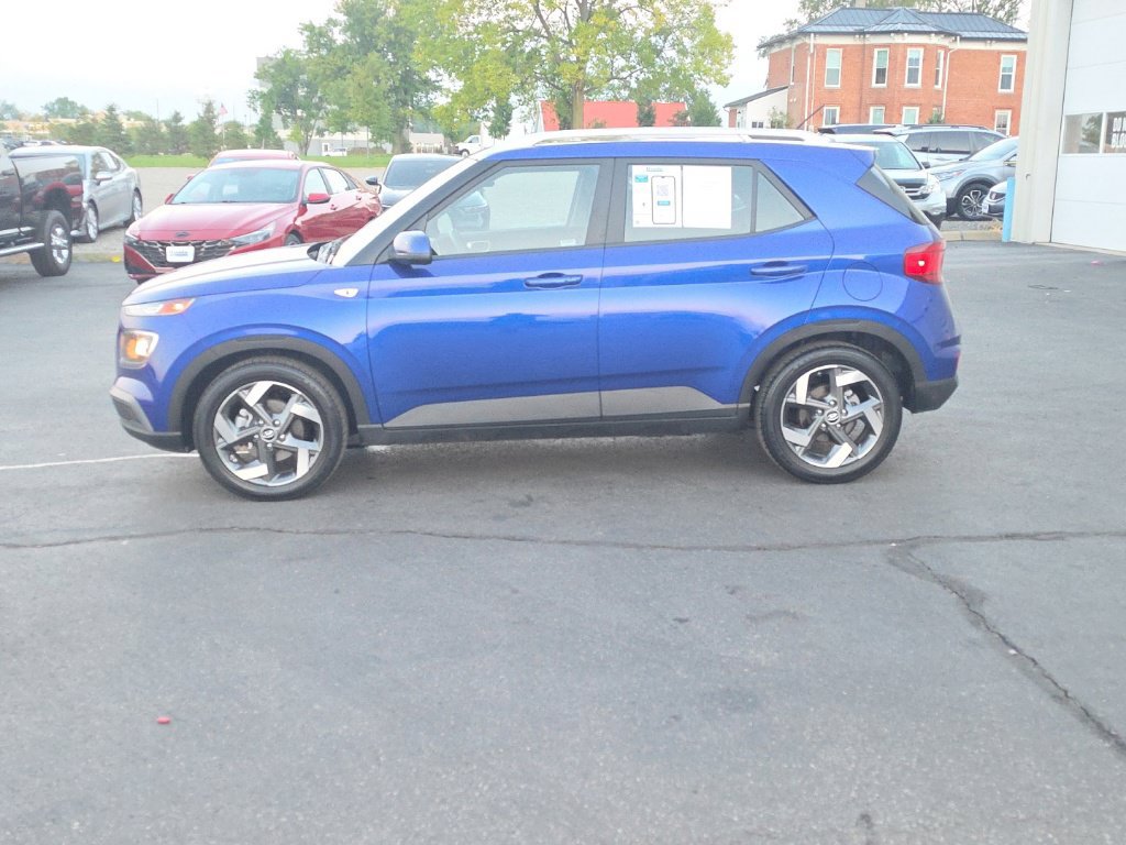 Used 2025 Hyundai Venue SEL FWD image 4