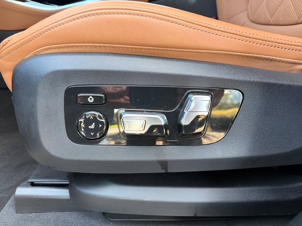 Used 2024 BMW X5 xDrive50e w/ Premium Package AWD/4WD image 11