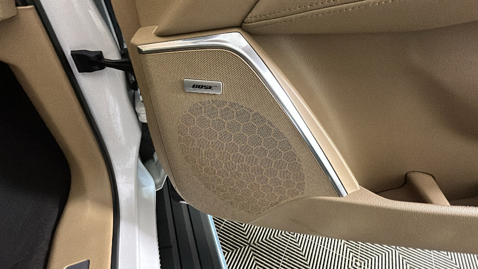 Used 2019 Cadillac Escalade Platinum RWD image 37