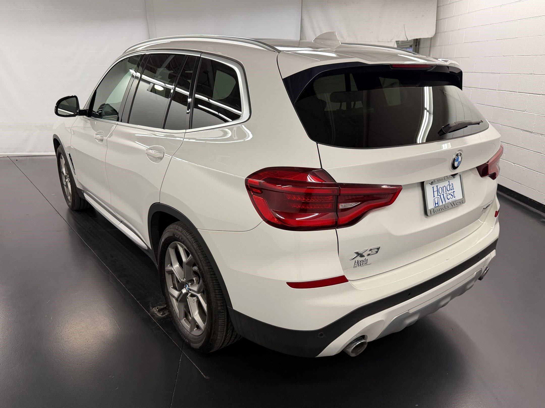 Used 2021 BMW X3 xDrive30i w/ Premium Package AWD/4WD image 3
