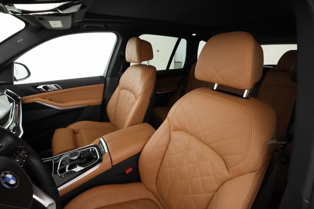 Used 2024 BMW X5 xDrive50e image 12