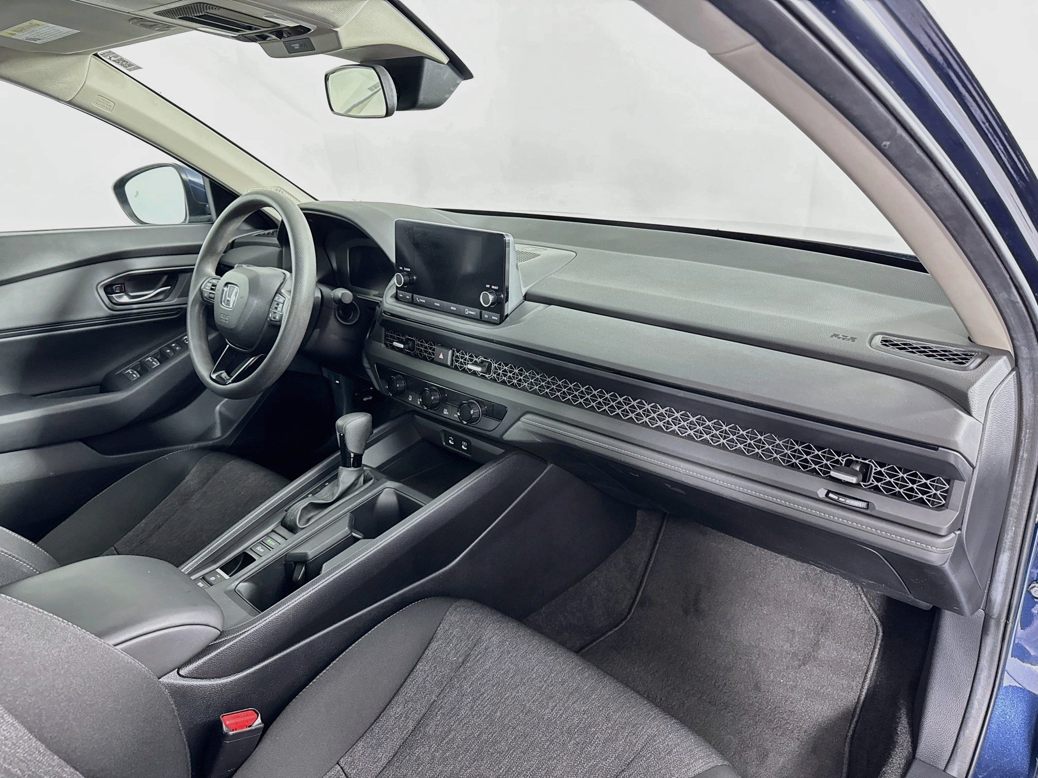 Certified 2023 Honda Accord EX image 28