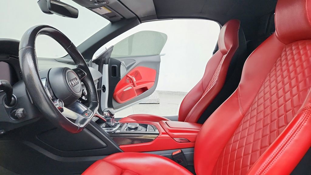 Used 2017 Audi R8 V10 w/ Carbon Exterior Package image 19