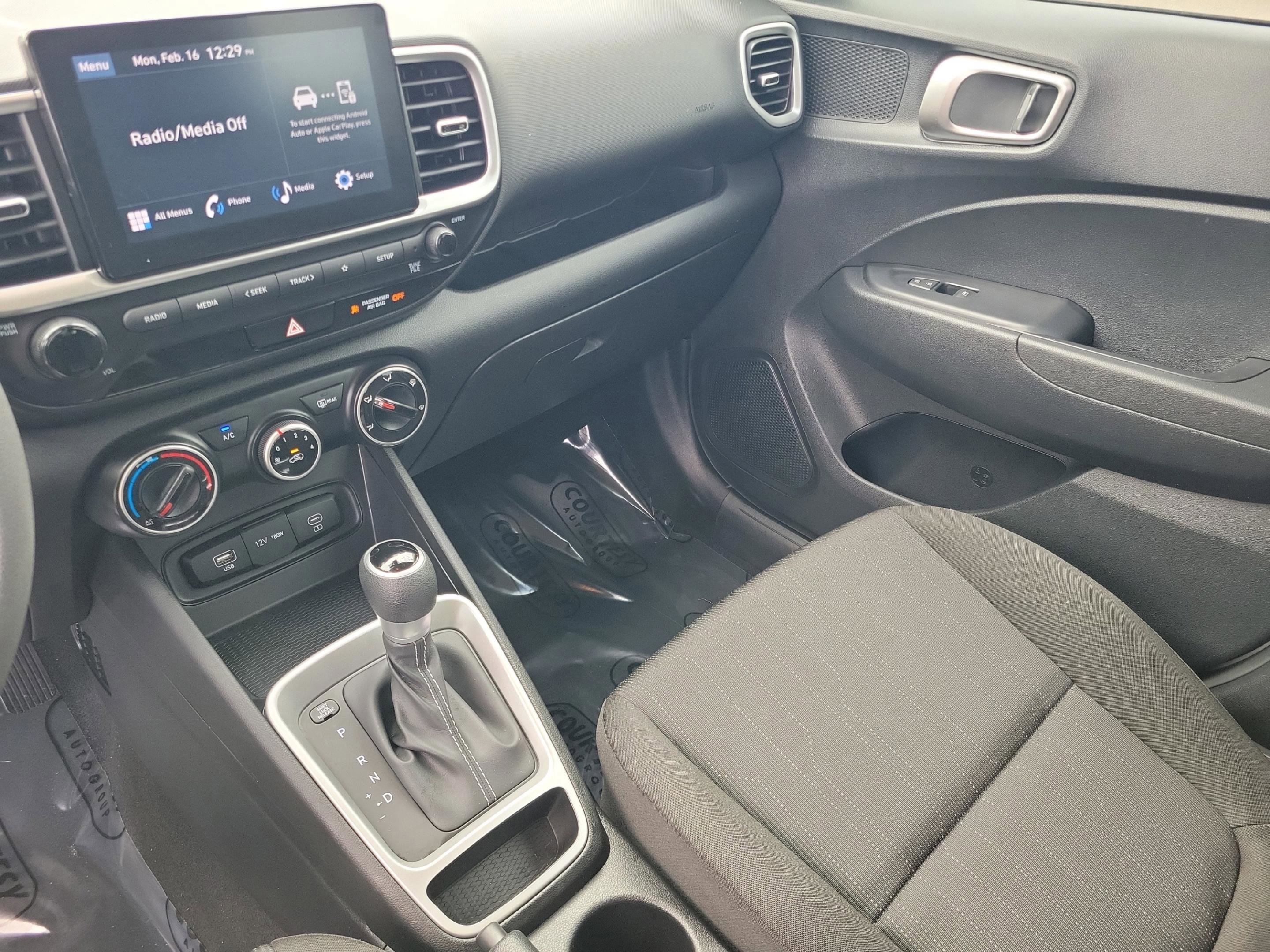 Certified 2023 Hyundai Venue SE image 30