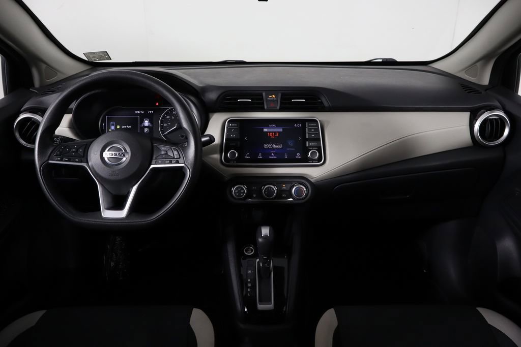 Used 2021 Nissan Versa SV image 11