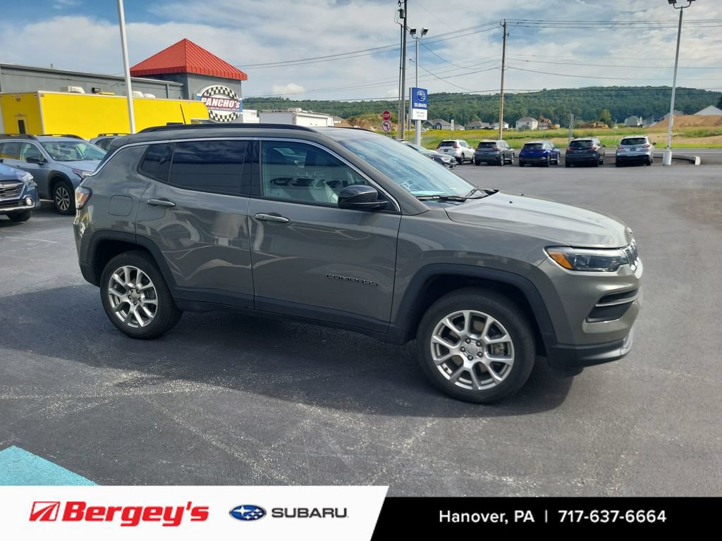 Used 2023 Jeep Compass Latitude w/ Sun and Sound Group AWD/4WD image 5