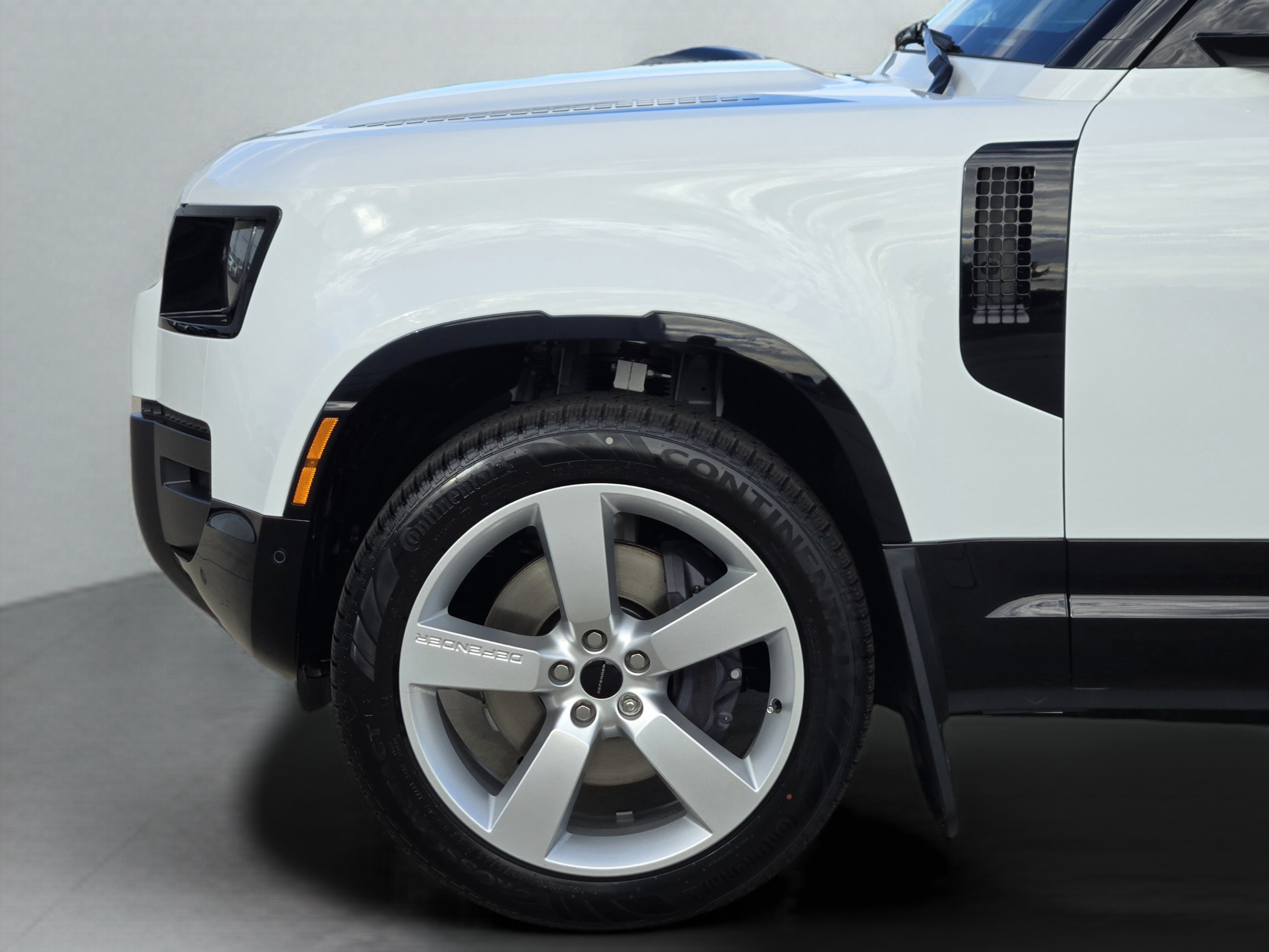 New 2026 Land Rover Defender 110 X-Dynamic SE AWD/4WD image 23