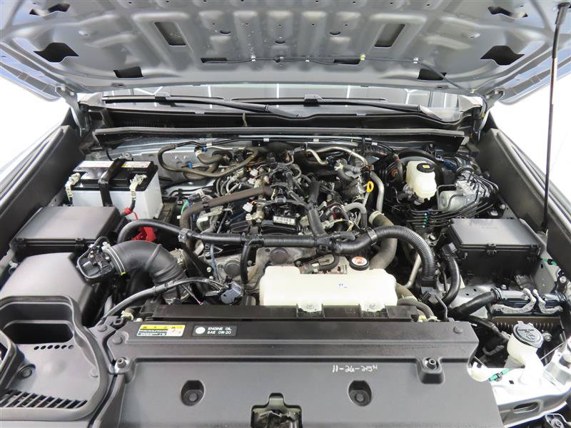 Used 2025 Toyota 4Runner SR5 AWD/4WD image 31