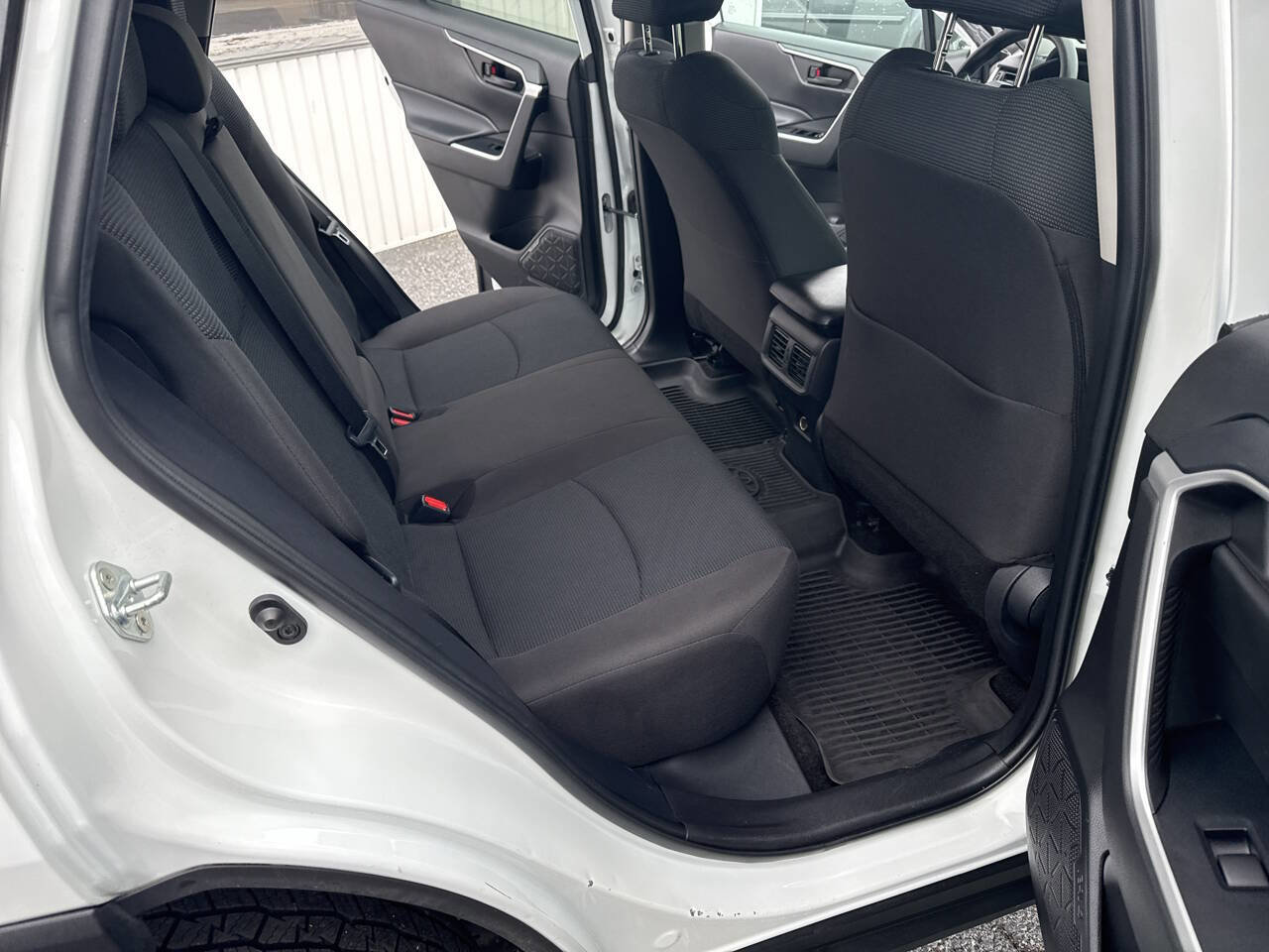 Used 2022 Toyota RAV4 LE AWD/4WD image 13