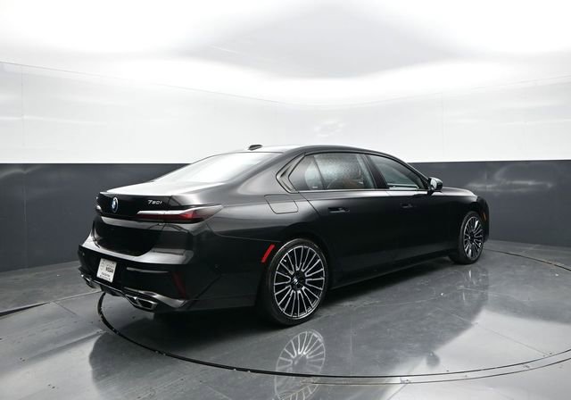 Used 2025 BMW 760i xDrive w/ Executive Package AWD/4WD image 4