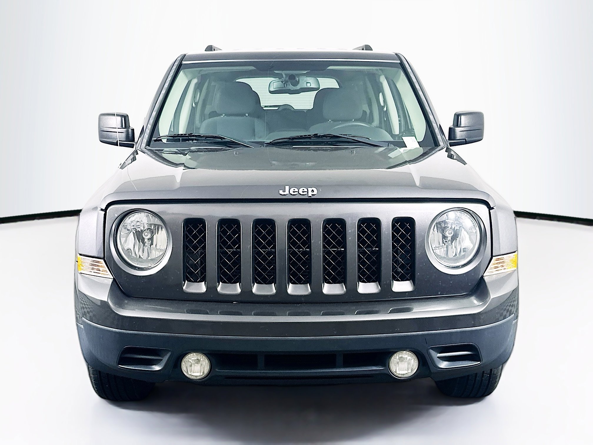 Used 2016 Jeep Patriot Latitude image 2