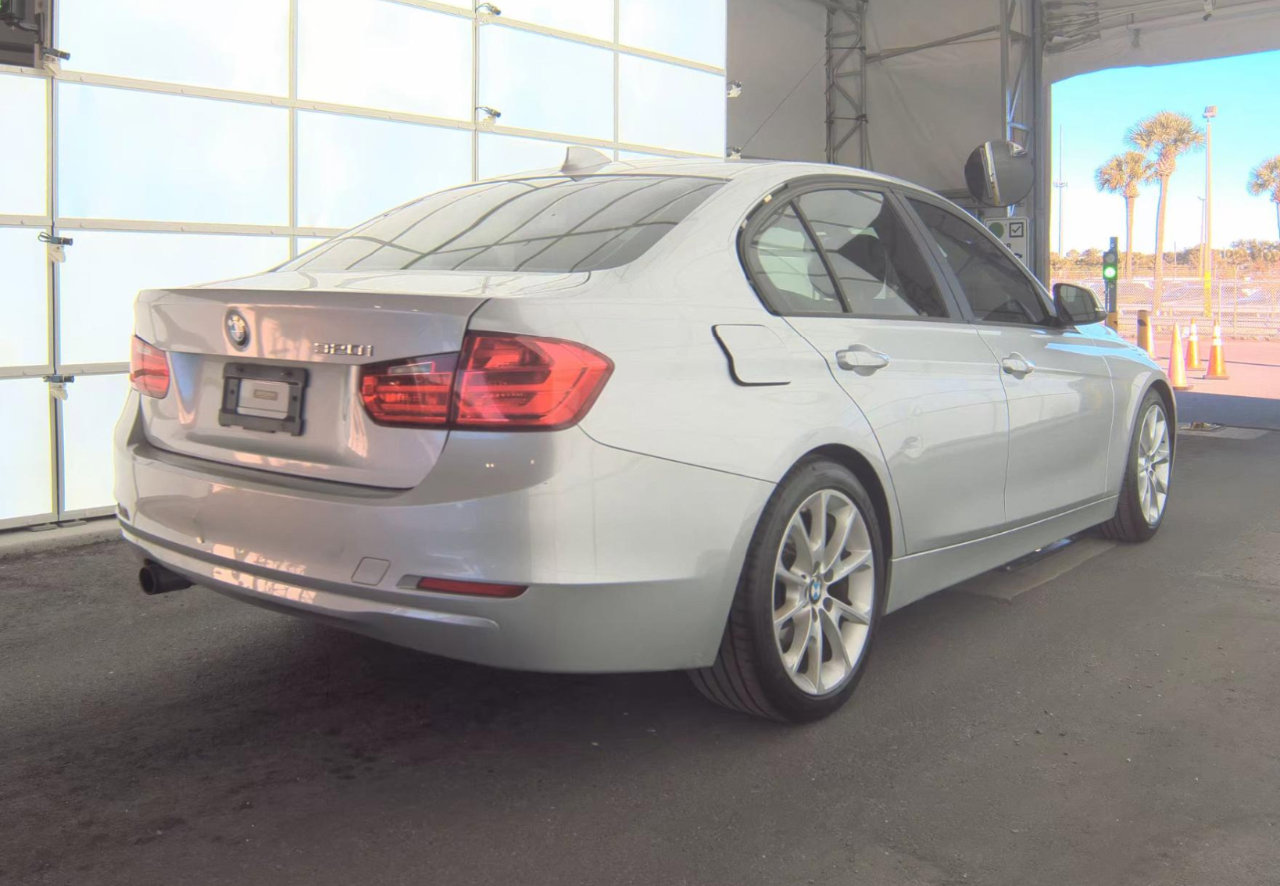 Used 2013 BMW 320i Sedan image 5