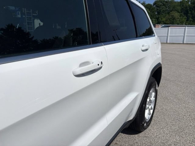 Used 2019 Jeep Grand Cherokee Laredo AWD/4WD image 37