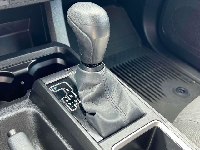 Used 2022 Toyota Tacoma SR AWD/4WD image 32