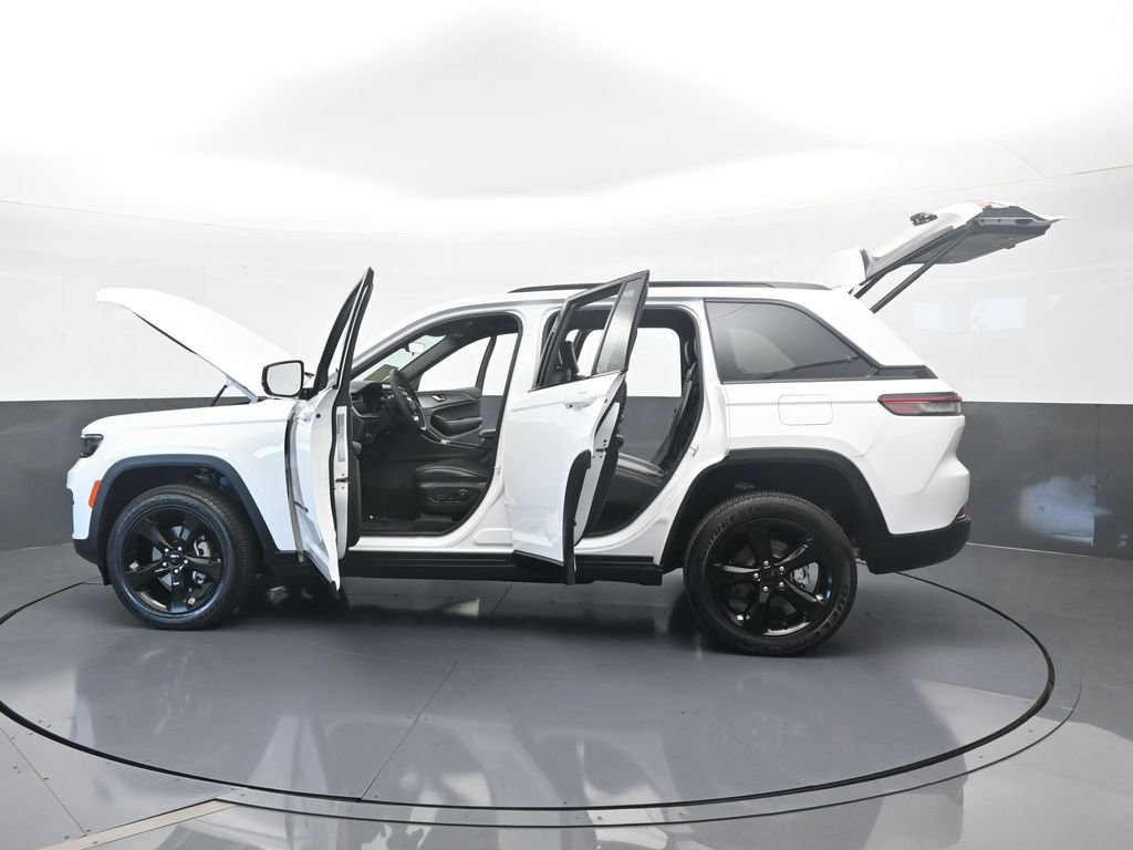 Used 2025 Jeep Grand Cherokee Altitude image 73