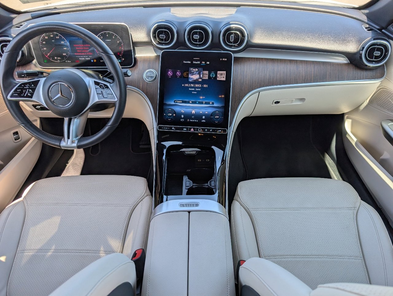Used 2025 Mercedes-Benz C 300 4MATIC Sedan image 4