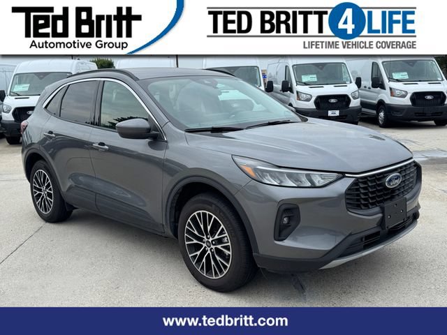 Used 2024 Ford Escape SE w/ Class II Trailer Tow Package
