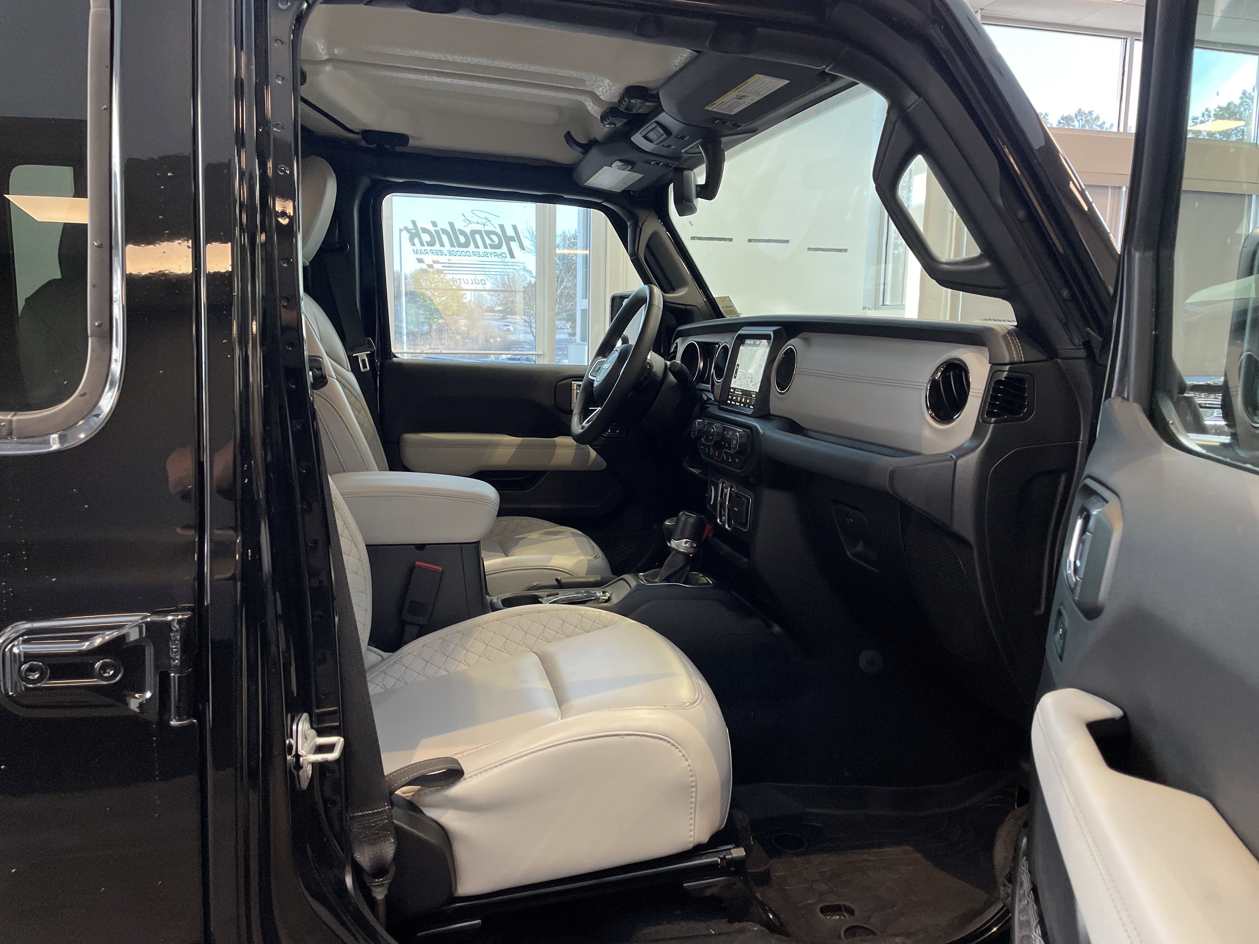 Used 2023 Jeep Gladiator Overland AWD/4WD image 35