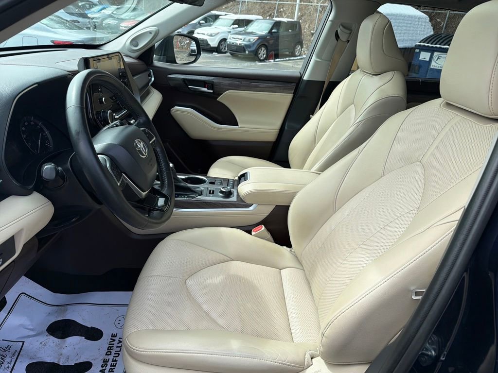 Used 2021 Toyota Highlander Limited image 10