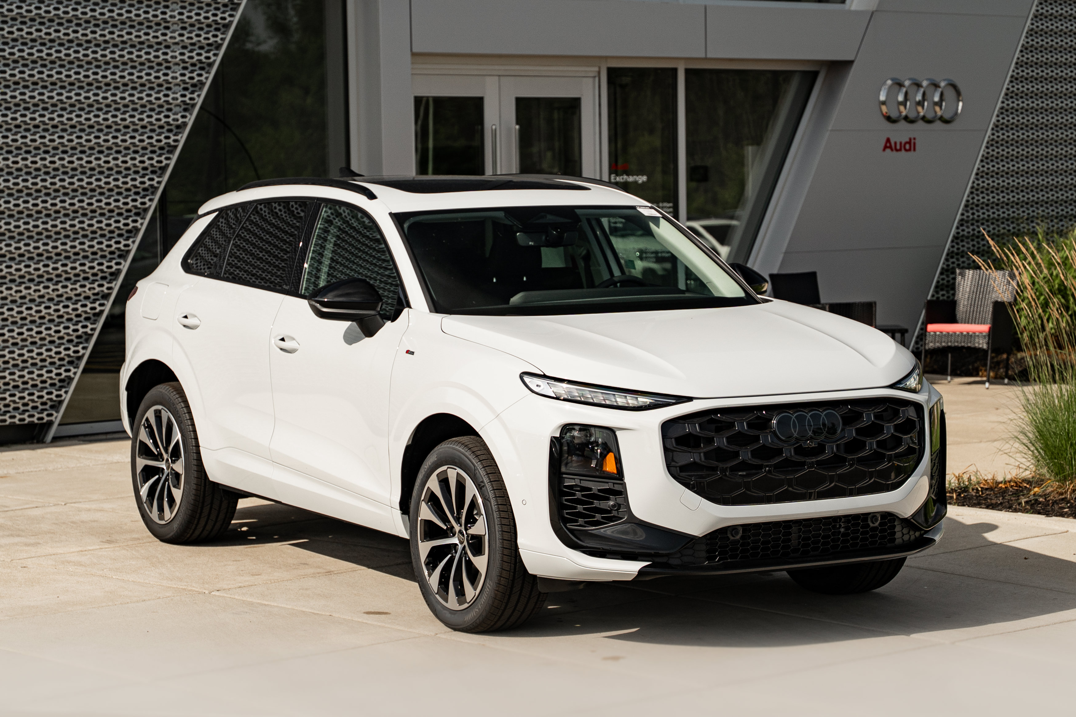 New 2026 Audi Q3 quattro 2.0T AWD/4WD image 2