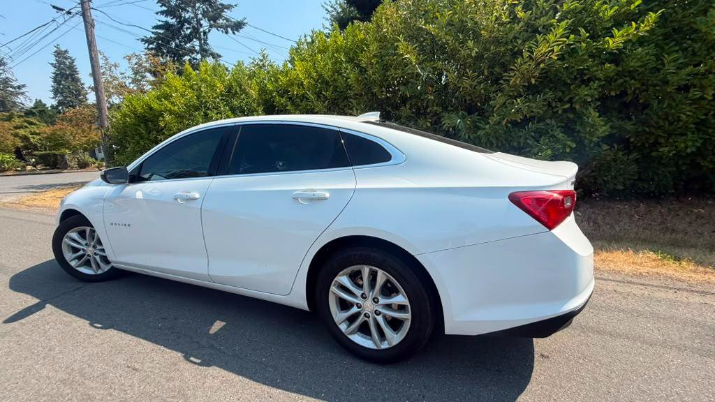Used 2018 Chevrolet Malibu LT FWD image 4