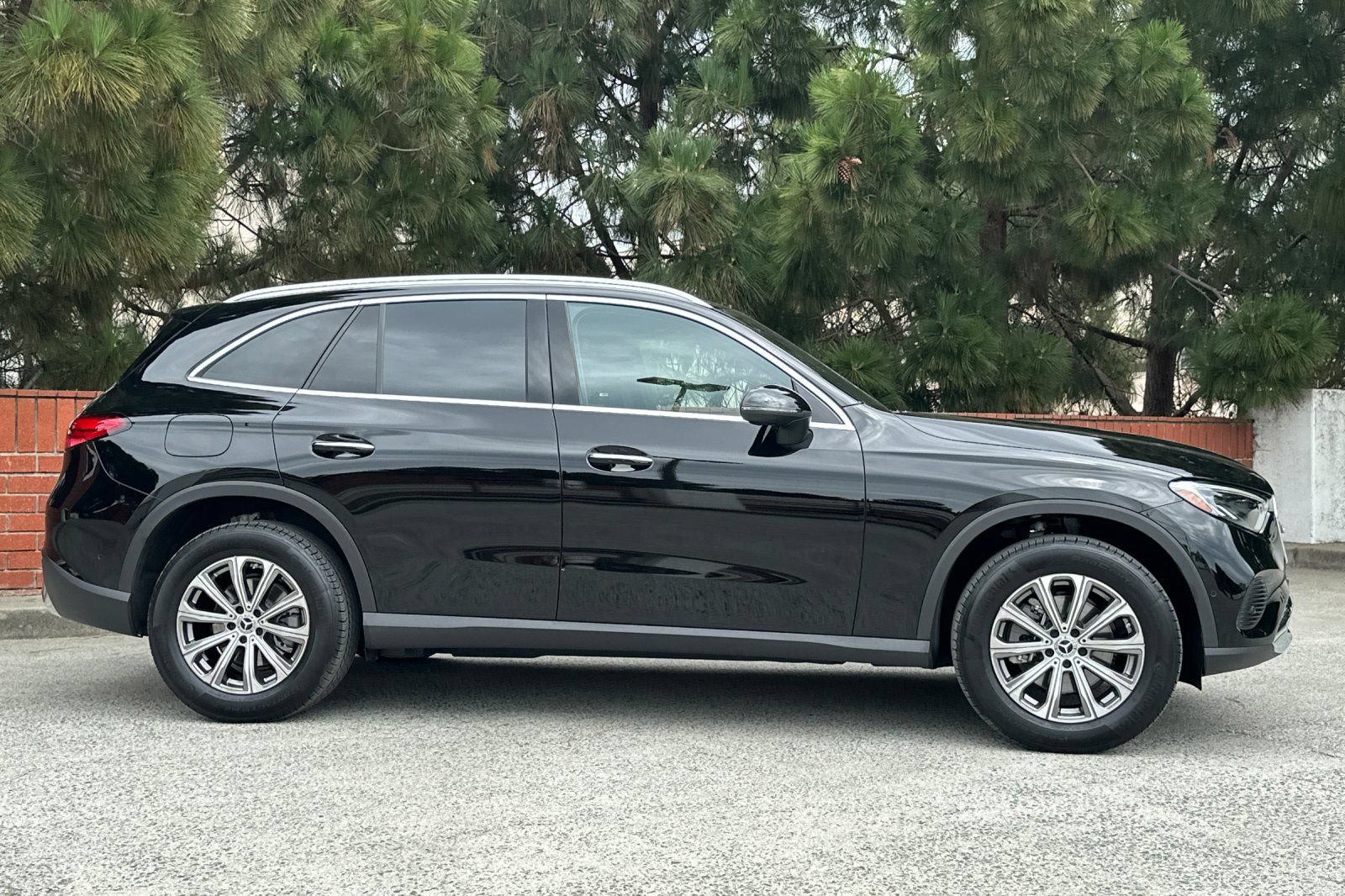 Certified 2026 Mercedes-Benz GLC 300 4MATIC image 4