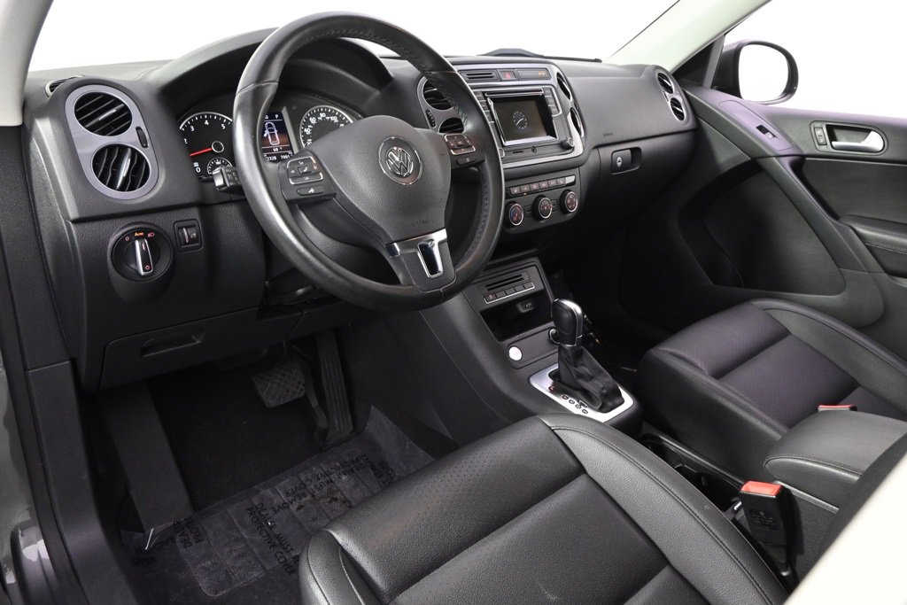 Used 2016 Volkswagen Tiguan S image 12