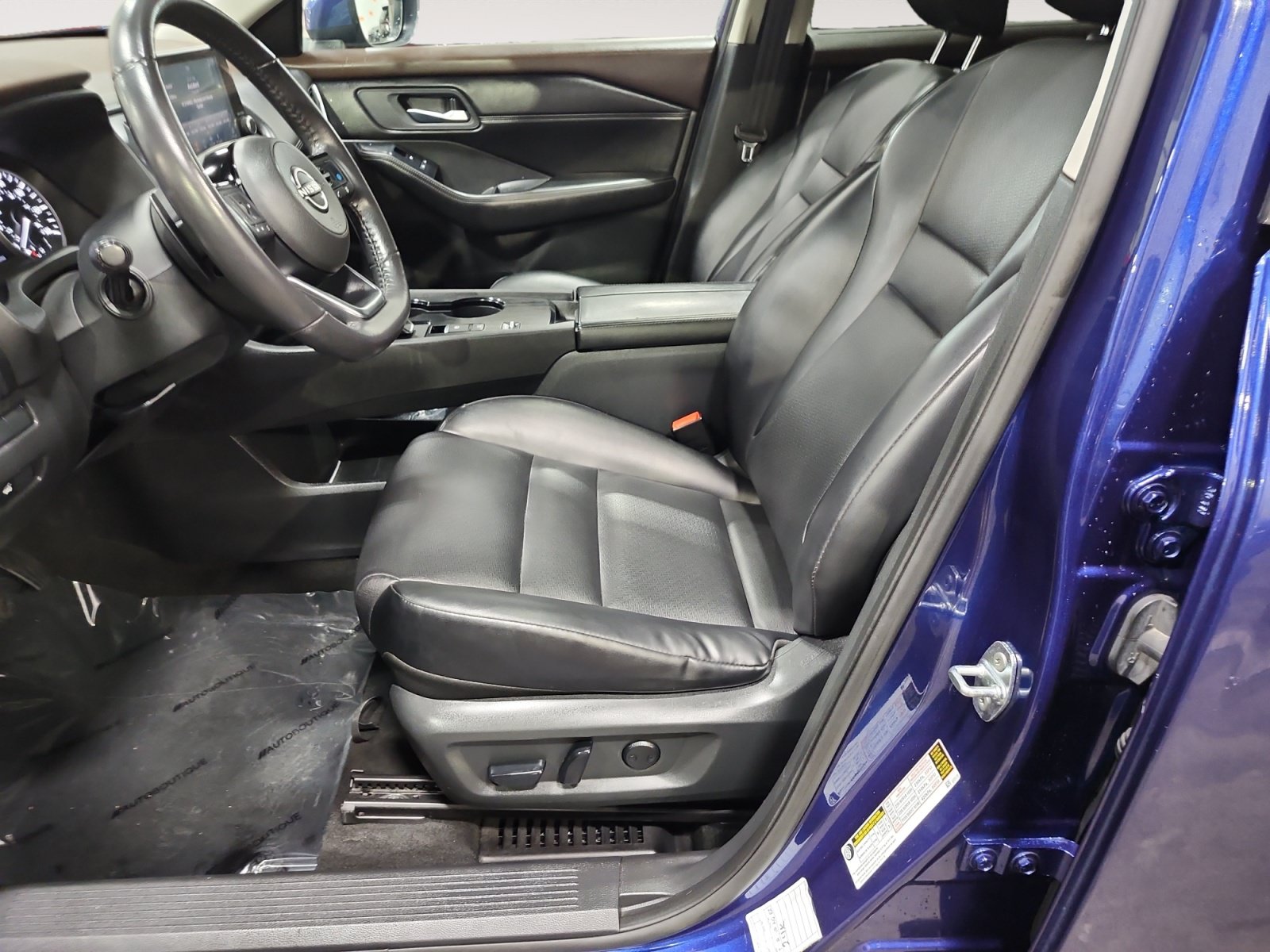 Used 2023 Nissan Rogue SV w/ SV Premium B Package FWD image 9
