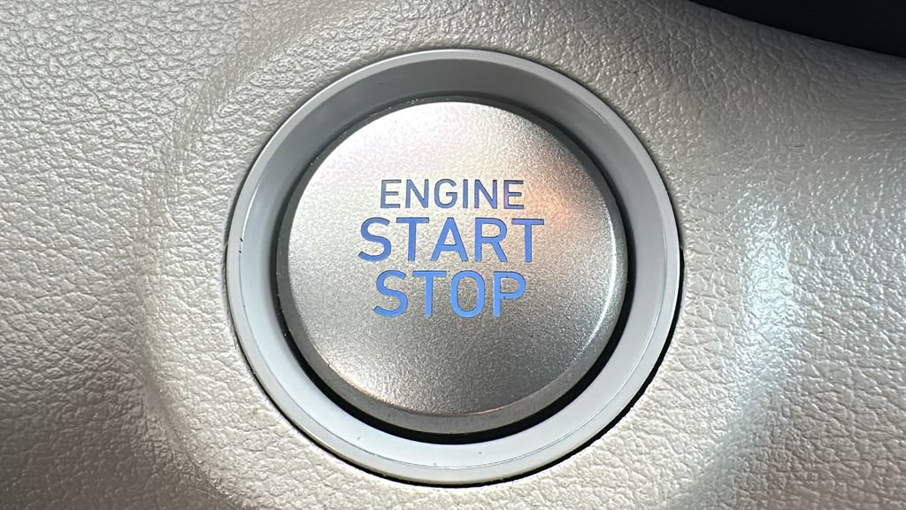 Used 2025 Hyundai Venue SEL FWD image 24