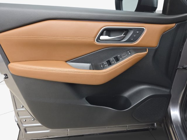 Used 2025 Nissan Rogue Platinum w/ Tech Package FWD image 26