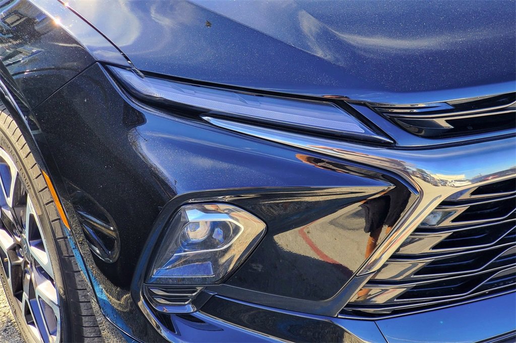 Used 2025 Chevrolet Blazer RS image 2