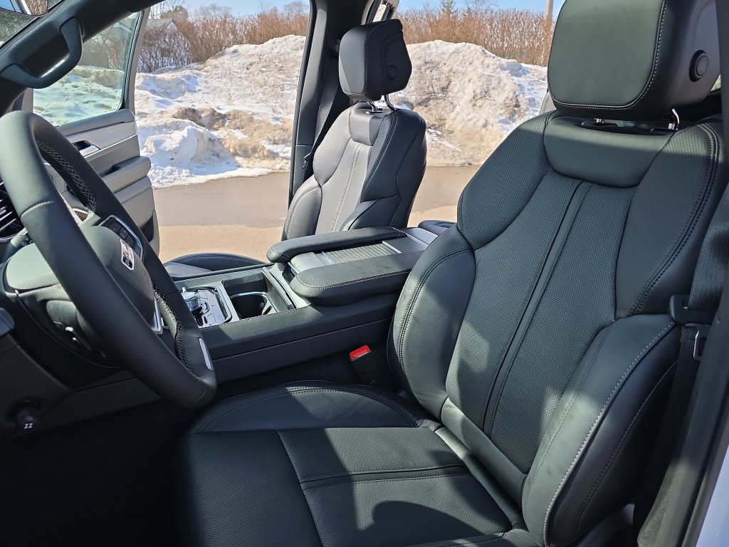 New 2026 Jeep Grand Wagoneer Limited AWD/4WD image 17