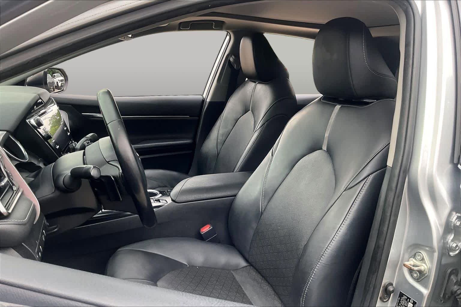 Used 2020 Toyota Camry XSE FWD image 7