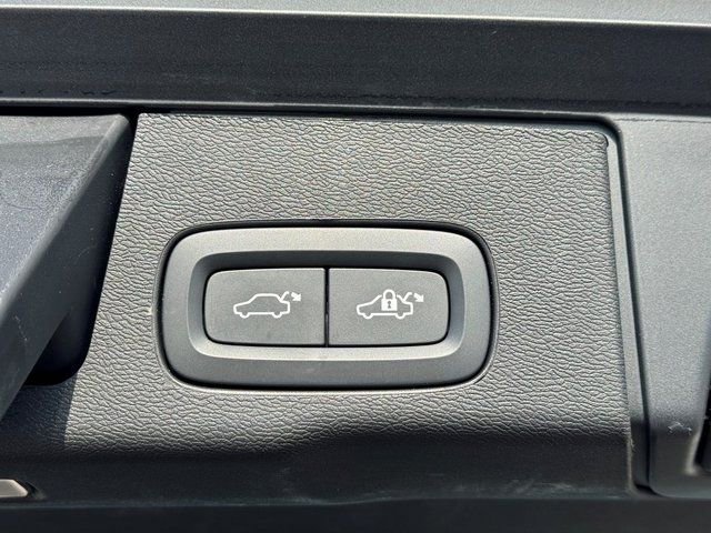 Used 2025 Volvo XC60 B5 Plus image 14
